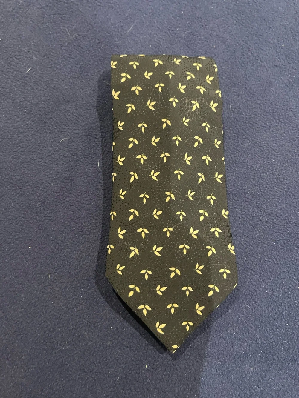 Brioni Black Tie with Gold Leaf Motif - Picture 3 of 5